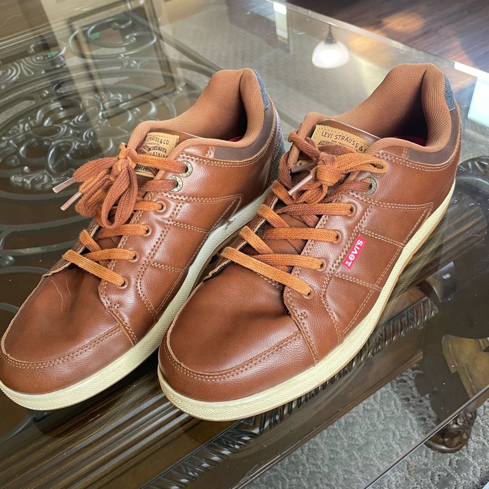 Levi Sneakers